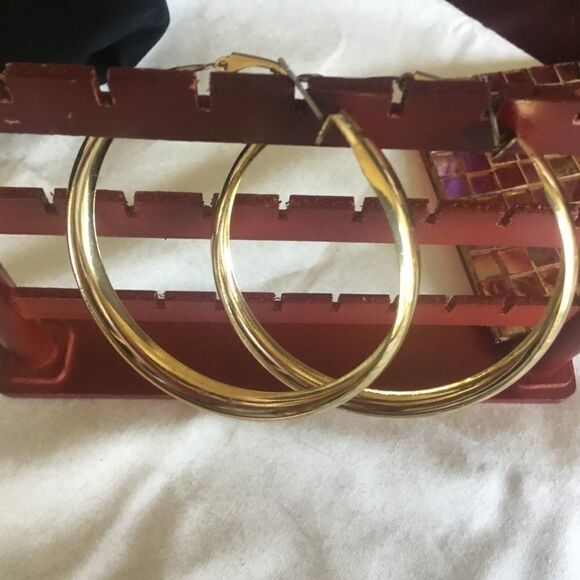 $8 ea or 3/$15. Large Goldtone Knife Edge Hoops - Picture 5 of 5